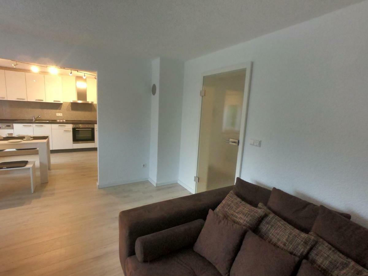 Moderne Helle 2,5 Zimmer Wohnung Mit Grossem Bad Und Kueche In Trossingen Esterno foto