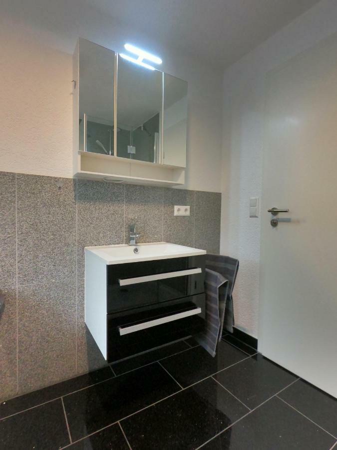 Moderne Helle 2,5 Zimmer Wohnung Mit Grossem Bad Und Kueche In Trossingen Esterno foto